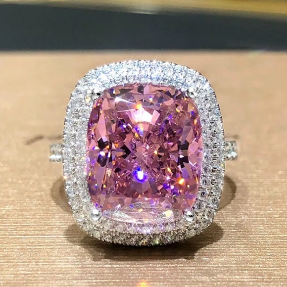 - WEDDING RING - Picture 1 of 7